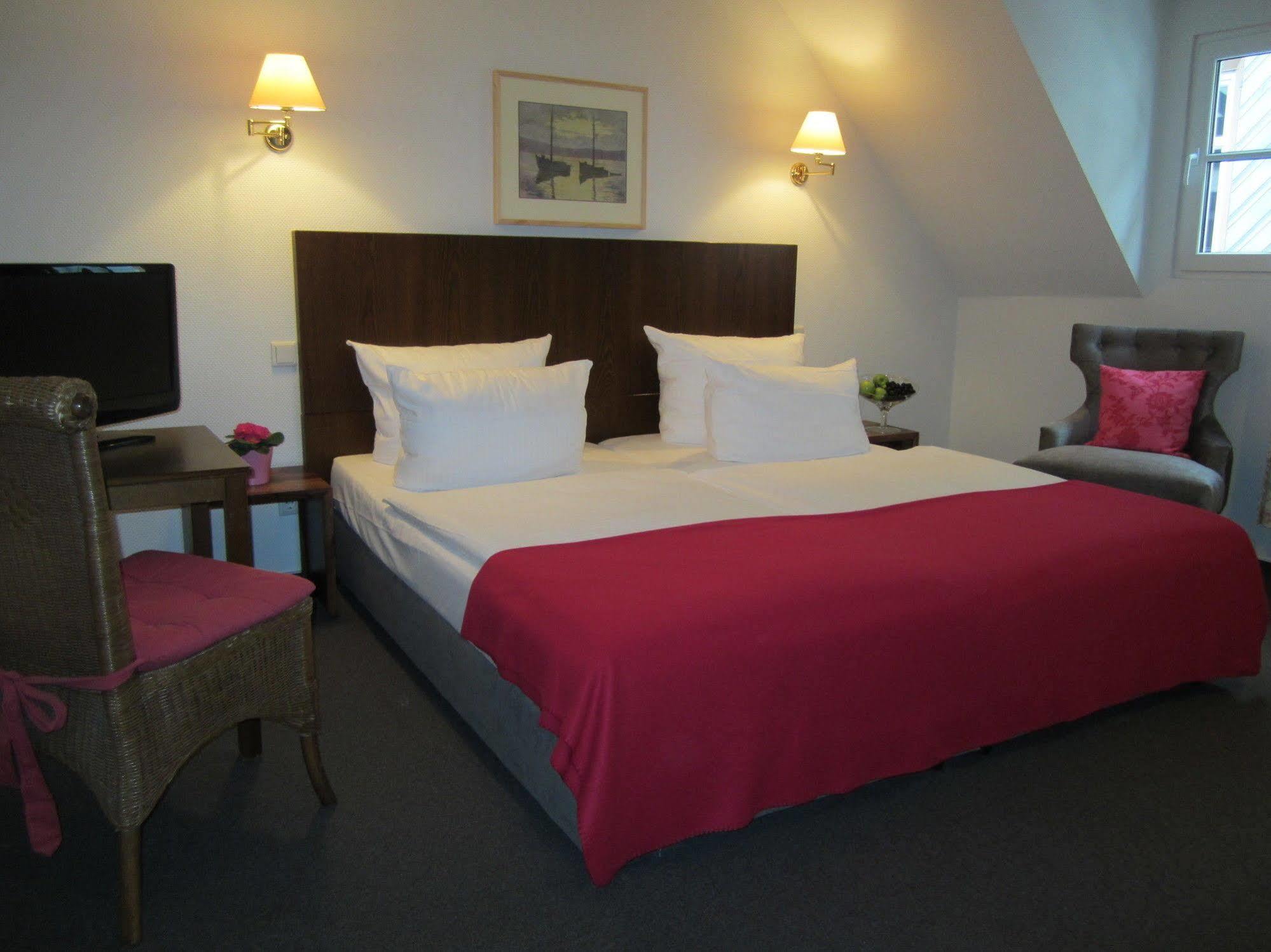 Hotel Lindenwirt Rüdesheim am Rhein Esterno foto